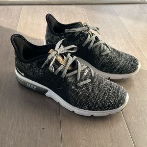 Nike Air Max Fit Sole Women’s Athletic Shoes, Black & White, Size 8 1/2